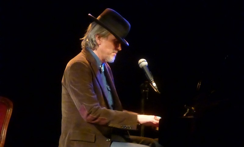 howe gelb au piano