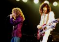 Plant et Page en concert à Chicago en 1977