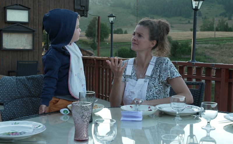 Elle entend pas la moto