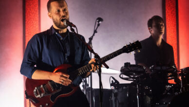 2026 02 03 White Lies Machine du Moulin Rouge (4)