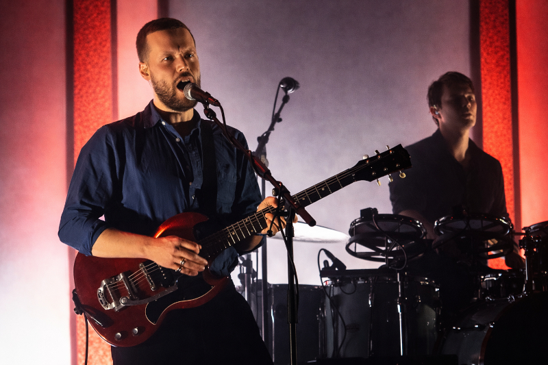 2026 02 03 White Lies Machine du Moulin Rouge (4)