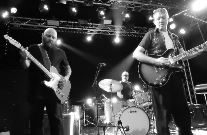 Charb On Point Ephémère N et B