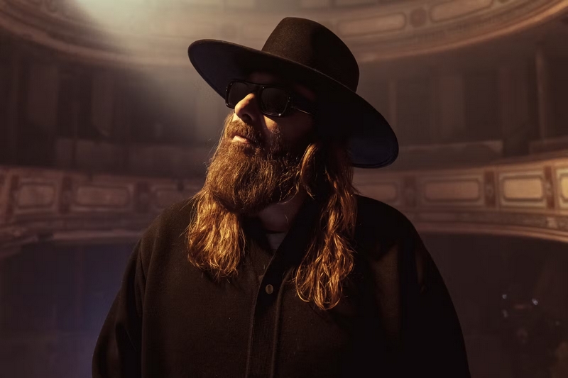 Sébastien Tellier : live at the Théâtre de Mirecourt, France - ARTE Concert