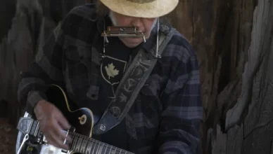Neil-Young-_2026