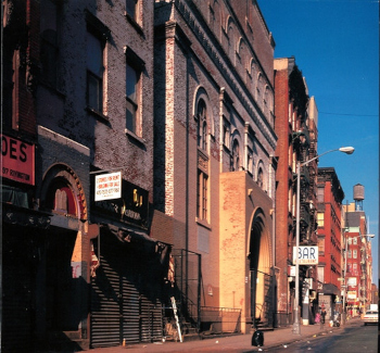 Pauls Boutique Photo 01